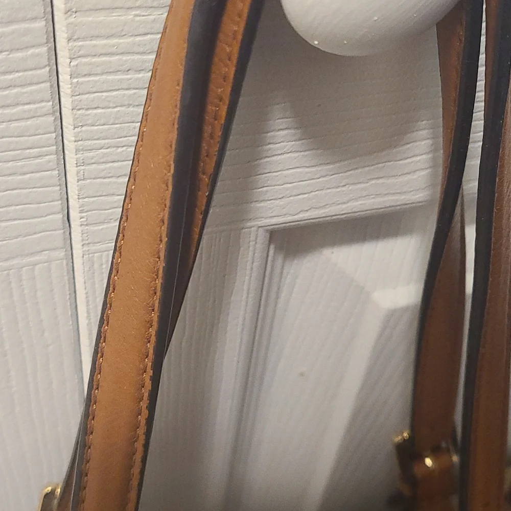 Handbag - Picture 3 of 9